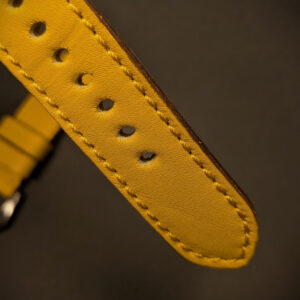 detalle cuero sedalin amarillo correa de reloj marjofra